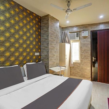 Collection O Model Town Metro View Hotel New Delhi Luaran gambar