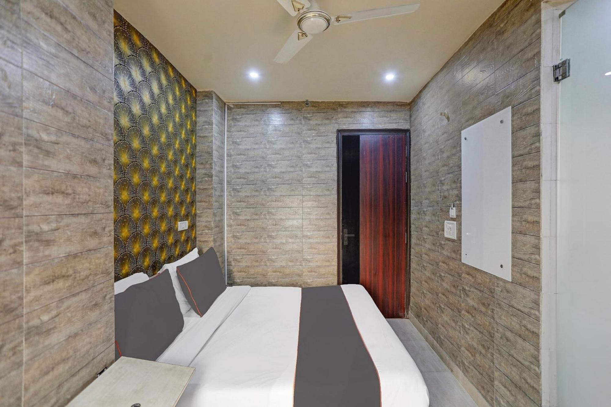 Collection O Model Town Metro View Hotel New Delhi Luaran gambar